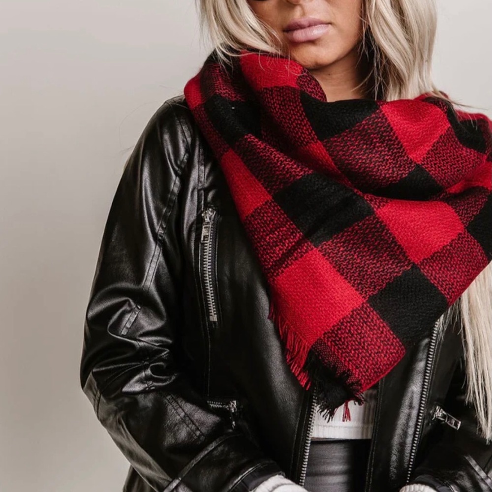 Plaid Scarf & Black Toque - Old Navy
